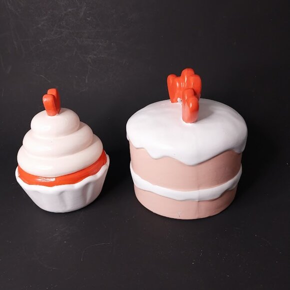 Target Bullseye Playground: Ceramic Cake and Cupcake Decor - Picture 4 of 7
